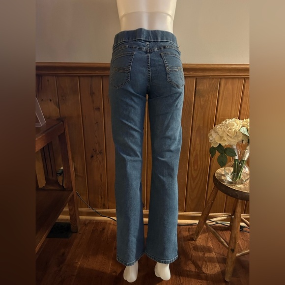 Pull on denim jeggings, 10P Lee Styleup boot cut flat front jeans, petite, short - Picture 4 of 12